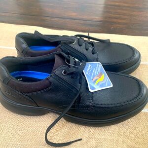 Extreme Comfort collection Clark’s shoes for men, light, Black tumbled leather.
